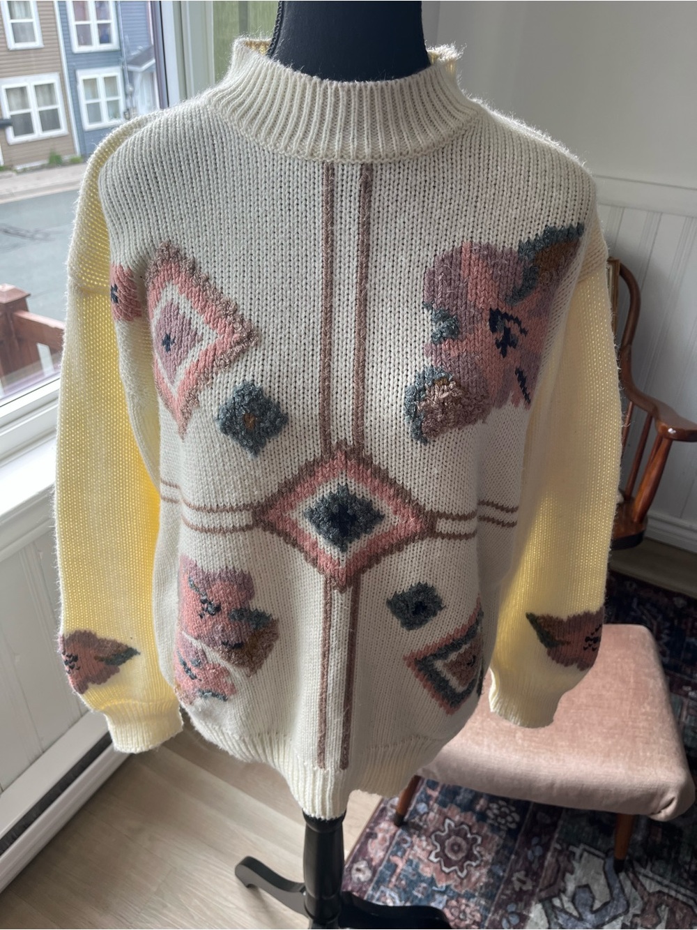 Women’s Vintage Cream & Yellow Patterned knit Pullover Sweater large fit
